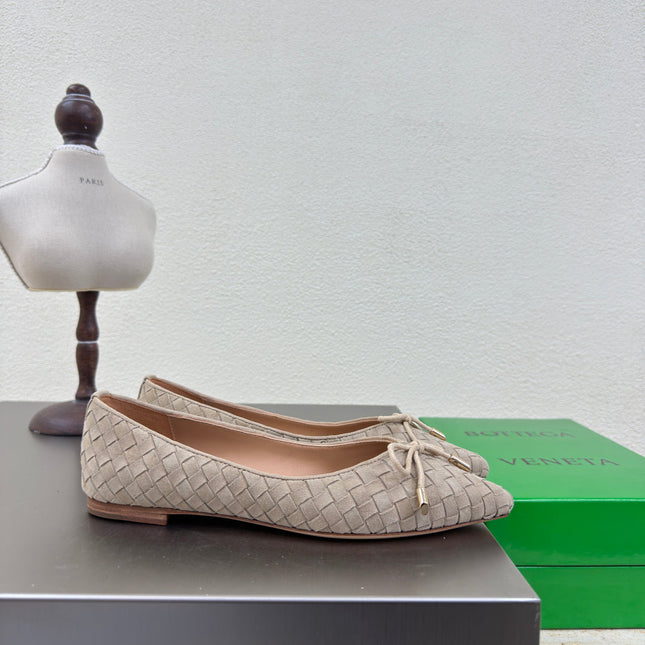 BALLET FLAT IN LIGHT BROWN INTRECCIATO SUEDE WITH BOW