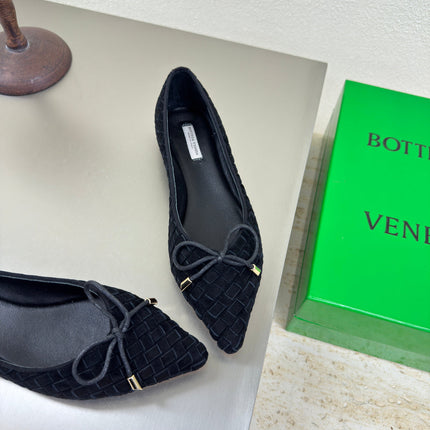 BALLET FLAT IN BLACK INTRECCIATO SUEDE WITH BOW
