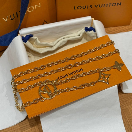 CHAIN BELT FOR WOMEN IN GOLD METAL WITH MONOGRAM FLOWER CHARMS AND LV LOGO ORNAMENTS