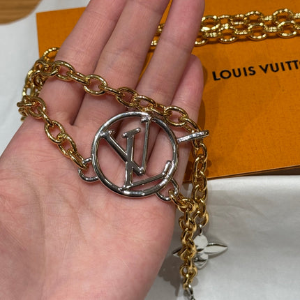 CHAIN BELT FOR WOMEN IN GOLD METAL WITH SILVER MONOGRAM LOGO CHARMS