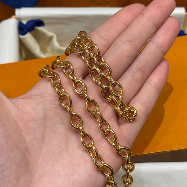 CHAIN BELT FOR WOMEN IN GOLD METAL WITH SILVER MONOGRAM LOGO CHARMS