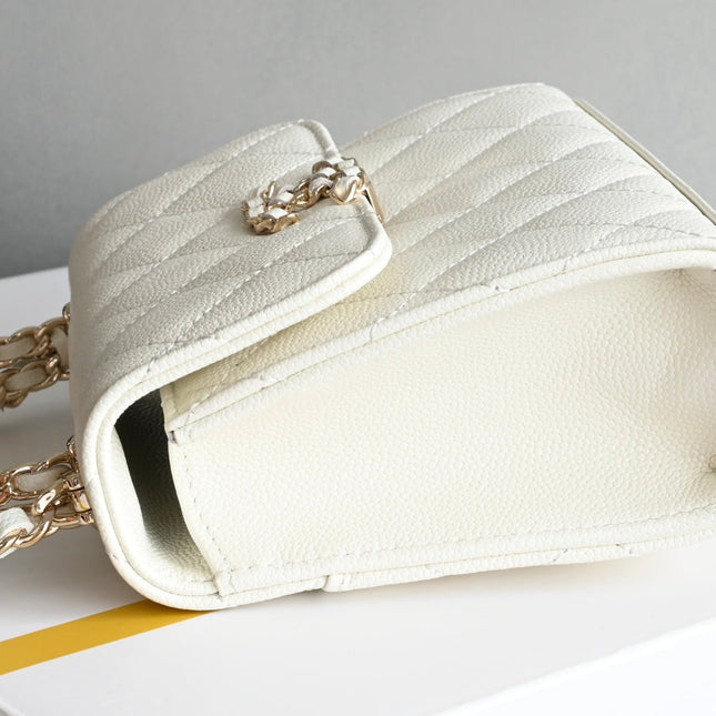 CHANEL 25S KELLY 14.5 CM IN WHITE LAMBSKIN