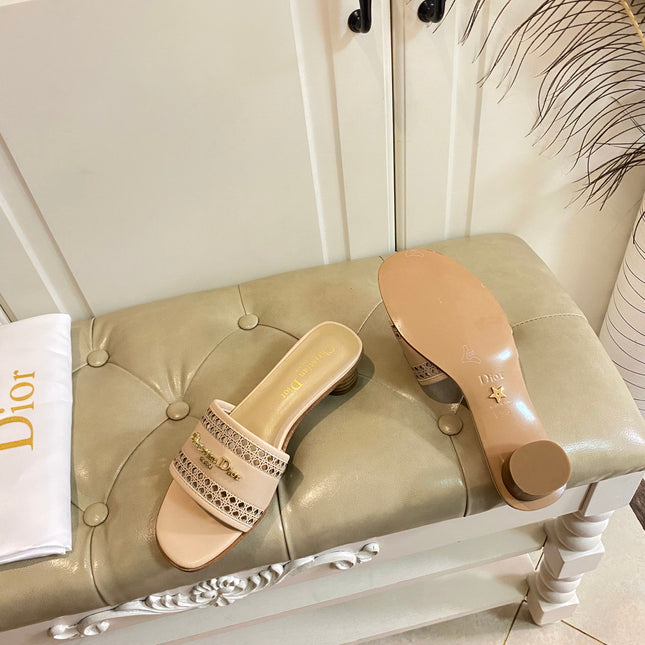 DWAY HEELED SLIDE IN CAMEL BEIGE CALFSKIN WITH GOLD LOGO