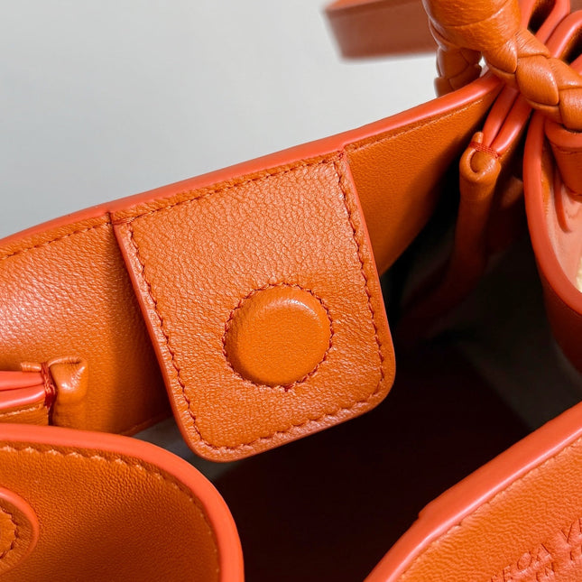 BOTTEGA VENETA 25S SMALL PARACHUTE 20 IN BURNED ORANGE CALFSKIN AND RAFFIA