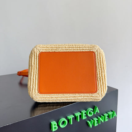 BOTTEGA VENETA 25S SMALL PARACHUTE 20 IN BURNED ORANGE CALFSKIN AND RAFFIA