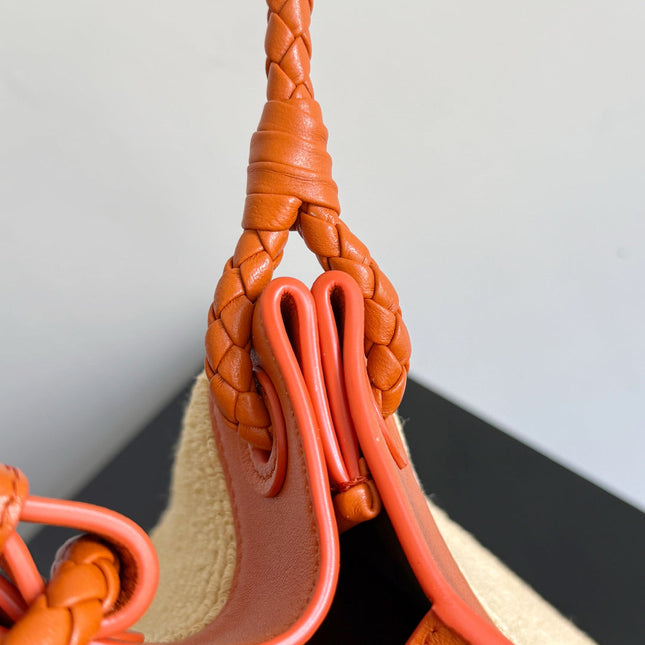 BOTTEGA VENETA 25S SMALL PARACHUTE 20 IN BURNED ORANGE CALFSKIN AND RAFFIA