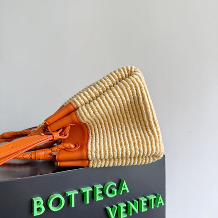 BOTTEGA VENETA 25S SMALL PARACHUTE 20 IN BURNED ORANGE CALFSKIN AND RAFFIA