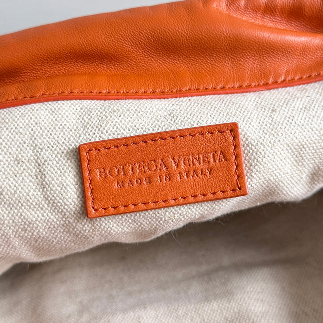 BOTTEGA VENETA 25S DUSTBAG 32 IN BURNT ORANGE RAFFIA AND CALFSKIN