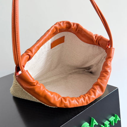 BOTTEGA VENETA 25S DUSTBAG 32 IN BURNT ORANGE RAFFIA AND CALFSKIN