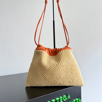 BOTTEGA VENETA 25S DUSTBAG 32 IN BURNT ORANGE RAFFIA AND CALFSKIN