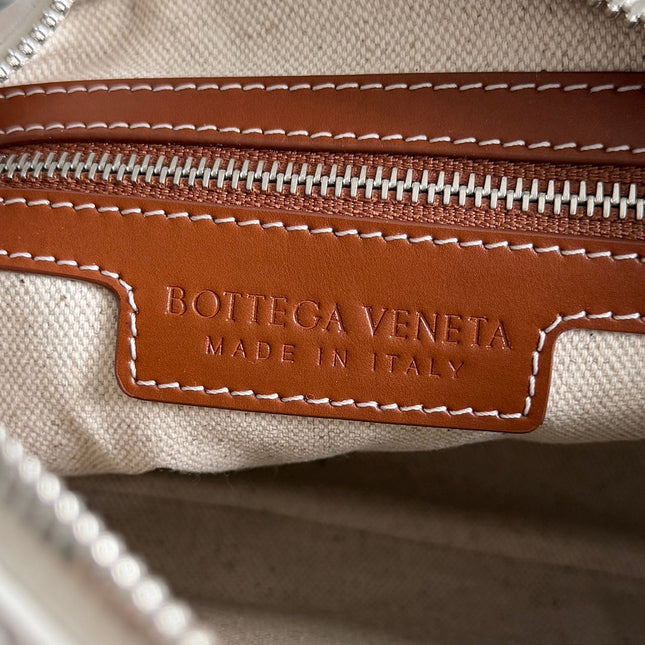 BOTTEGA VENETA 25S SMALL INTRECCIATO CAMERA BAG 24 IN WHITE CALFSKIN