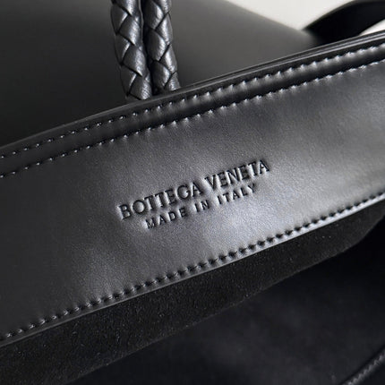 BOTTEGA VENETA 25S MEDIUM LIBERTA 22 IN BLACK CALFSKIN GOLD HARDWARE