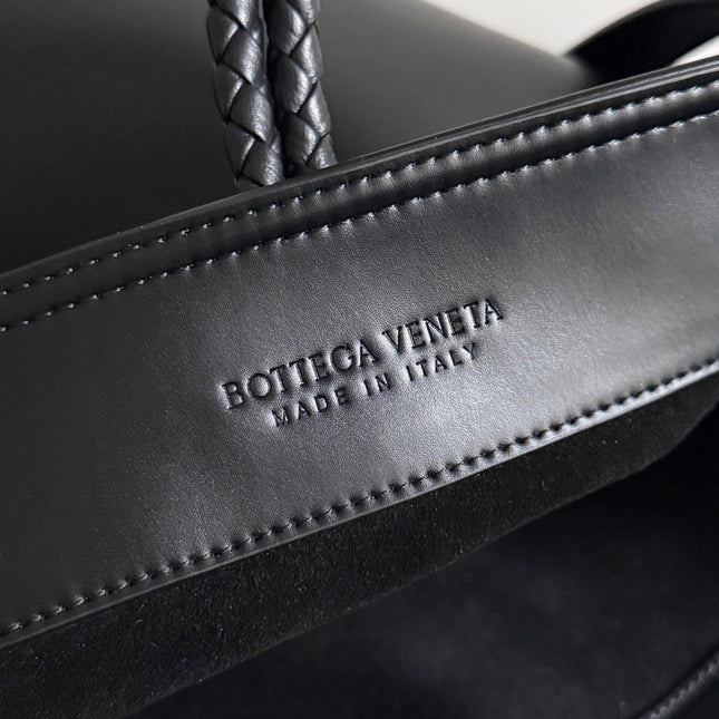 BOTTEGA VENETA 25S MEDIUM LIBERTA 22 IN BLACK CALFSKIN GOLD HARDWARE