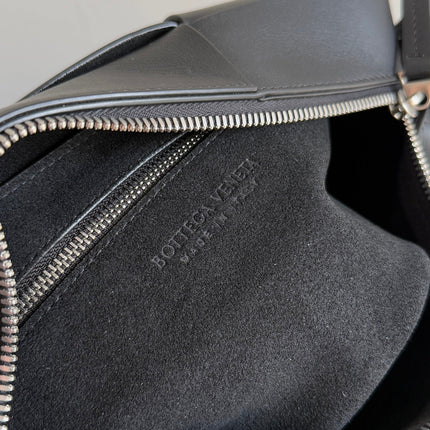 BOTTEGA VENETA 25S ARCO BAG 28 IN BLACK CALFSKIN SILVER HARDWARE