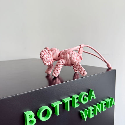 BOTTEGA VENETA 25S DAMEN ELEPHANT CHARM IN BABY PINK CALFSKIN