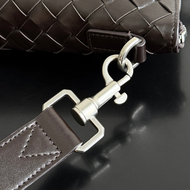 BOTTEGA VENETA 25S ANDIAMO LARGE INTRECCIATO 39 IN DARK BROWN CALFSKIN