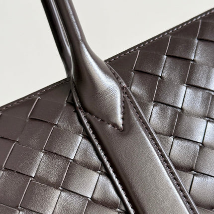 BOTTEGA VENETA 25S ANDIAMO LARGE INTRECCIATO 39 IN DARK BROWN CALFSKIN