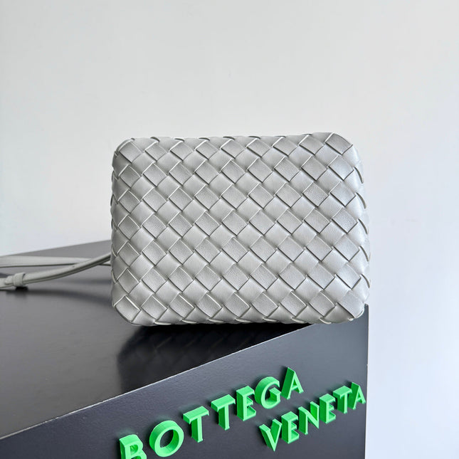 BOTTEGA VENETA 25S SMALL PARACHUTE 21 IN LIGHT GRAY CALFSKIN GOLD HARDWARE