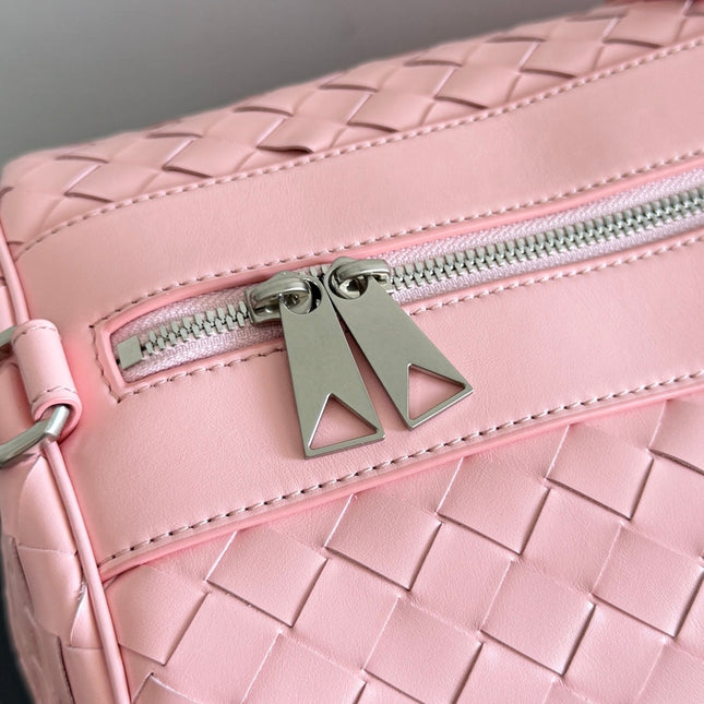 BOTTEGA VENETA 25S INTRECCIATO CABIN DUFFLE 55 IN LIGHT PINK CALFSKIN