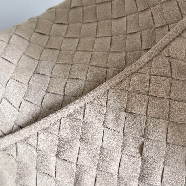 BOTTEGA VENETA 25S HOP BAG 53 IN SOFT TAUPE SUEDE GOLD HARDWARE