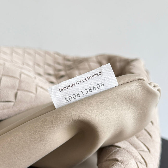 BOTTEGA VENETA 25S HOP BAG 53 IN SOFT TAUPE SUEDE GOLD HARDWARE