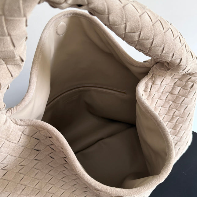 BOTTEGA VENETA 25S HOP BAG 53 IN SOFT TAUPE SUEDE GOLD HARDWARE