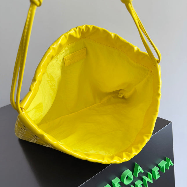 BOTTEGA VENETA 25S DUSTBAG MEDIUM 32 IN LEMON YELLOW CALFSKIN