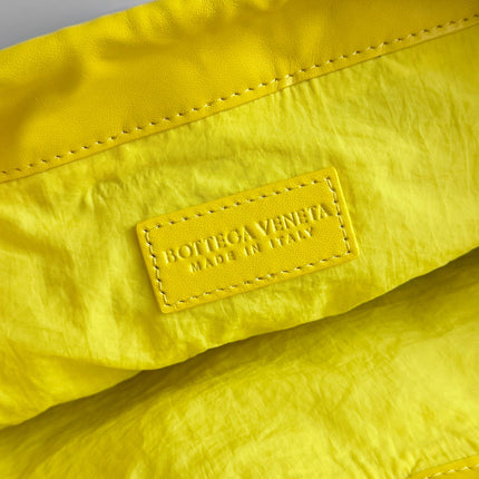 BOTTEGA VENETA 25S DUSTBAG MEDIUM 32 IN LEMON YELLOW CALFSKIN