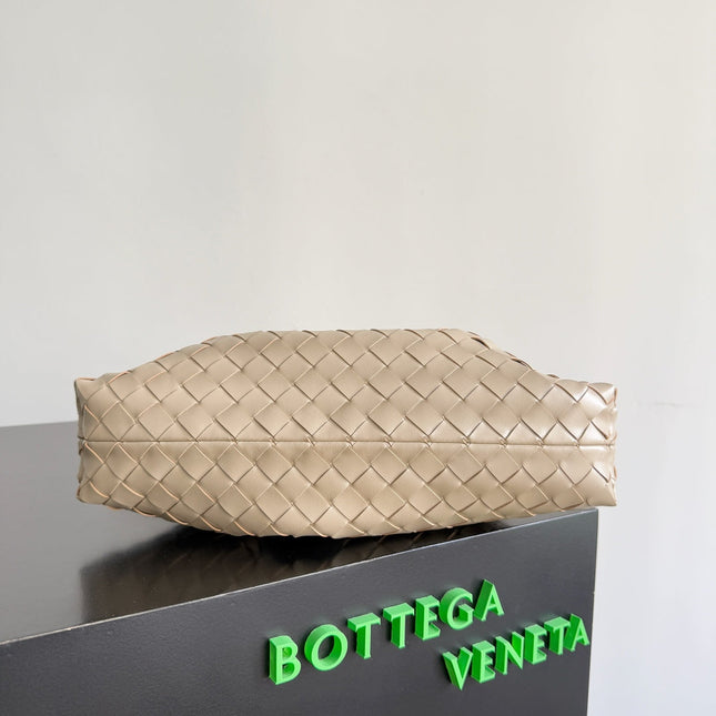 BOTTEGA VENETA 25S DUSTBAG NOTTE 33 IN WARM BEIGE CALFSKIN GOLD HARDWARE
