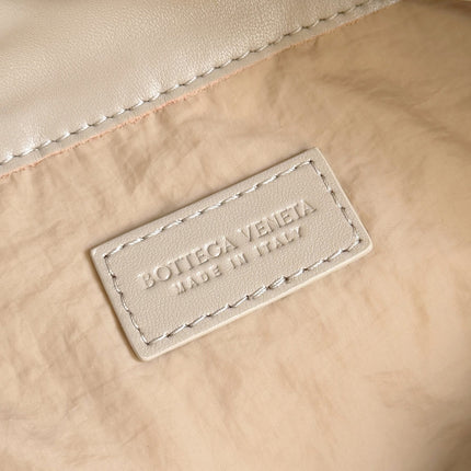 BOTTEGA VENETA 25S DUSTBAG NOTTE 33 IN WARM BEIGE CALFSKIN GOLD HARDWARE