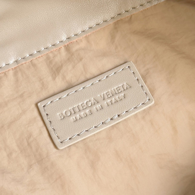 BOTTEGA VENETA 25S DUSTBAG NOTTE 33 IN WARM BEIGE CALFSKIN GOLD HARDWARE