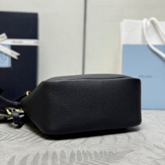 PRADA 25S SMALL BAG 23 IN BLACK CALFSKIN GOLD HARDWRE