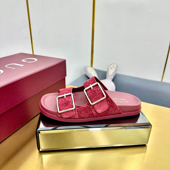 GG SANDALS IN RED LAMBSKIN MIX SUEDE EMBOSSED LOGO