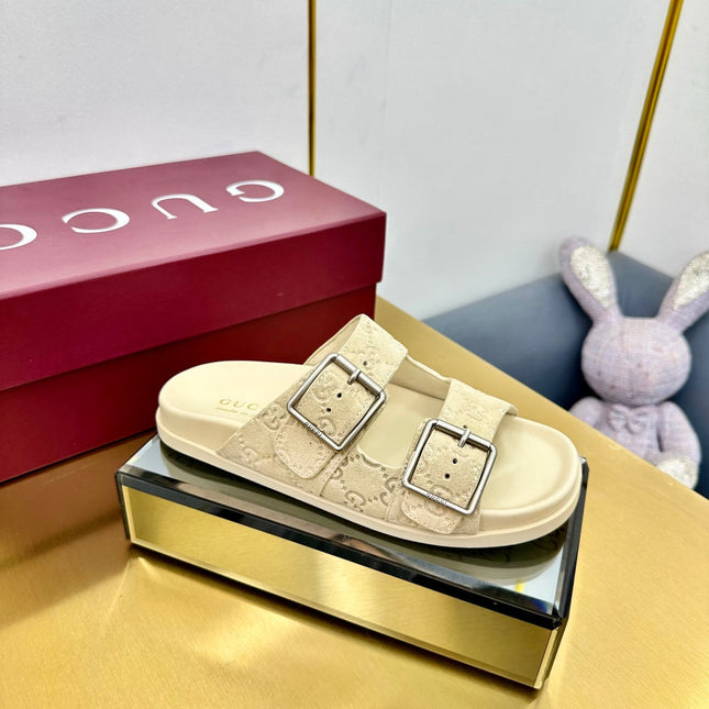 GG SANDALS IN CREAM WHITE LAMBSKIN MIX SUEDE EMBOSSED LOGO
