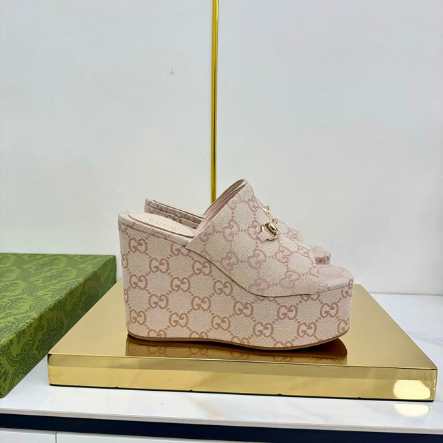 GG WEDGE SLIDES 110 IN BEIGE FABRIC WITH GOLD HARDWARE