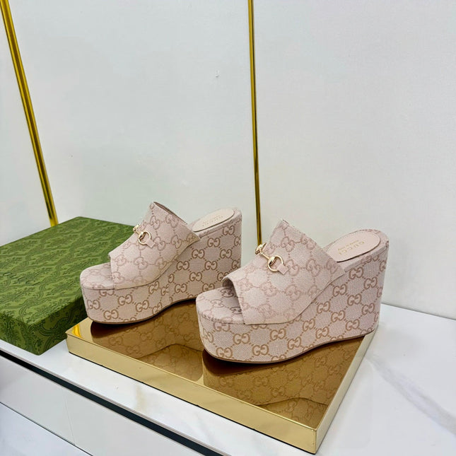 GG WEDGE SLIDES 110 IN BEIGE FABRIC WITH GOLD HARDWARE