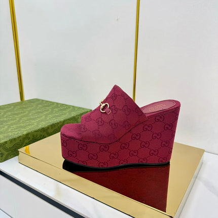 GG WEDGE SLIDES 110 IN RED FABRIC WITH GOLD HARDWARE