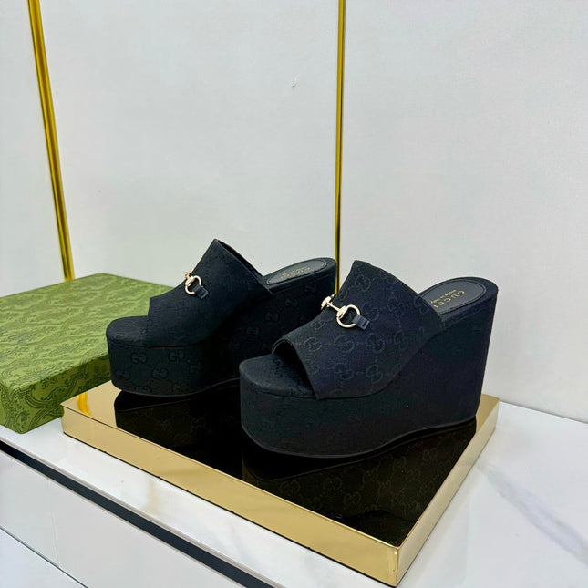 GG WEDGE SLIDES 110 IN BLACK FABRIC WITH GOLD HARDWARE