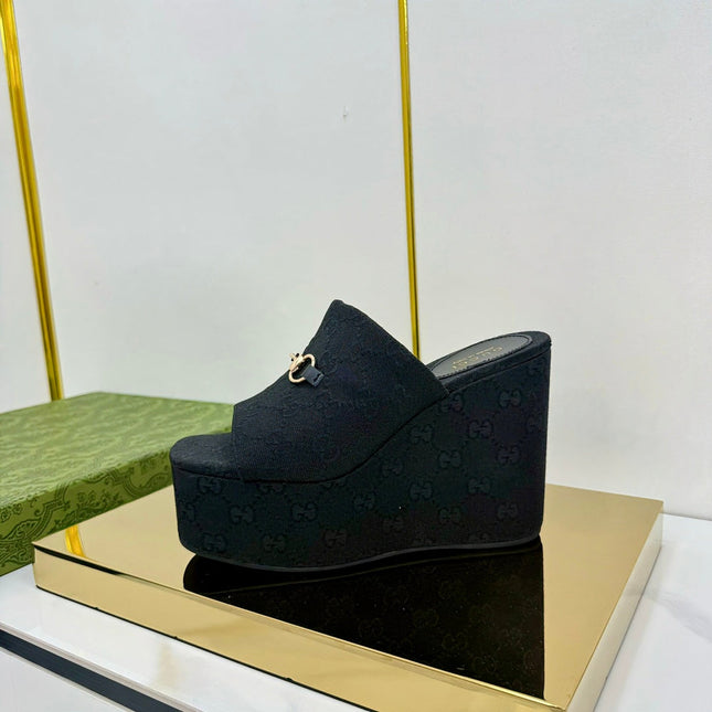 GG WEDGE SLIDES 110 IN BLACK FABRIC WITH GOLD HARDWARE
