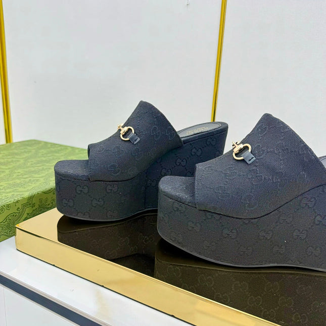 GG WEDGE SLIDES 110 IN BLACK FABRIC WITH GOLD HARDWARE