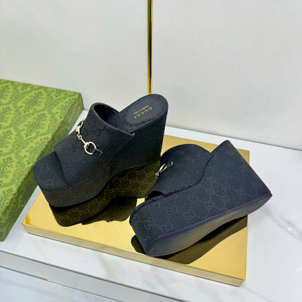 GG WEDGE SLIDES 110 IN BLACK FABRIC WITH GOLD HARDWARE