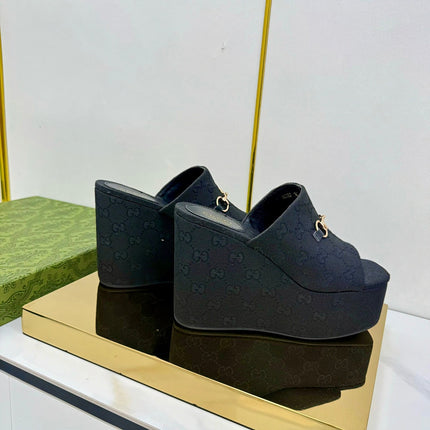 GG WEDGE SLIDES 110 IN BLACK FABRIC WITH GOLD HARDWARE