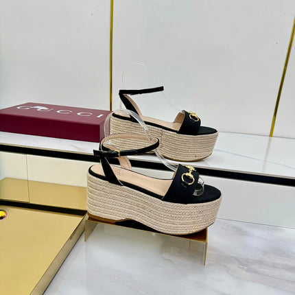 GG HIGH WEDGE SANDALS IN BLACK FABRIC AND RAFFIA WITH GOLD HARDWARE