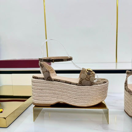 GG HIGH WEDGE SANDALS IN DARK BEIGE FABRIC AND RAFFIA WITH GOLD HARDWARE