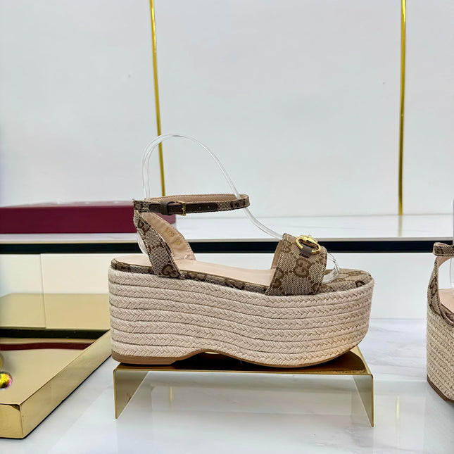 GG HIGH WEDGE SANDALS IN DARK BEIGE FABRIC AND RAFFIA WITH GOLD HARDWARE