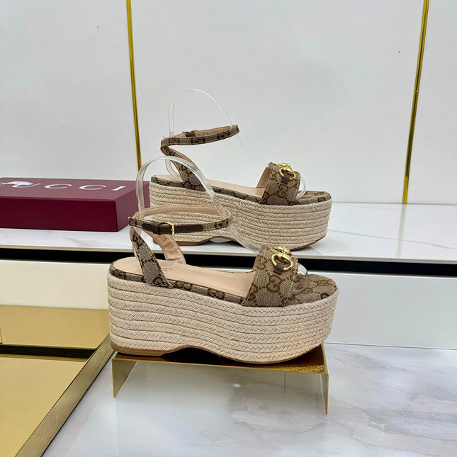 GG HIGH WEDGE SANDALS IN DARK BEIGE FABRIC AND RAFFIA WITH GOLD HARDWARE