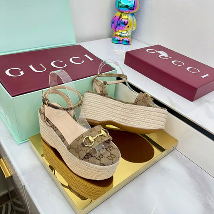 GG HIGH WEDGE SANDALS IN DARK BEIGE FABRIC AND RAFFIA WITH GOLD HARDWARE