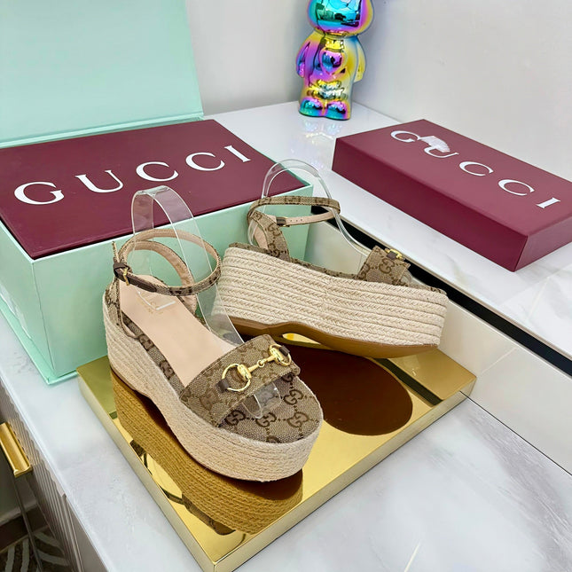 GG HIGH WEDGE SANDALS IN DARK BEIGE FABRIC AND RAFFIA WITH GOLD HARDWARE
