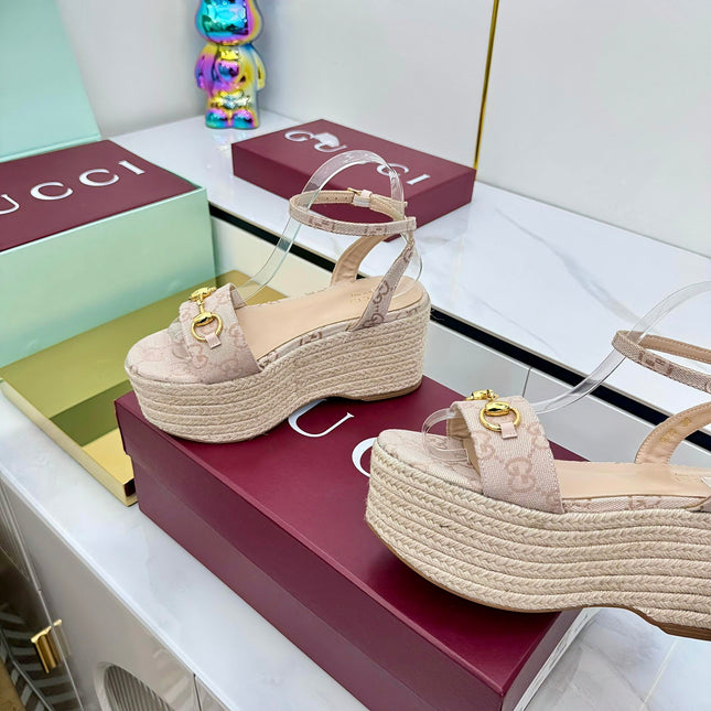 GG HIGH WEDGE SANDALS IN NUDE BEIGE FABRIC AND RAFFIA WITH GOLD HARDWARE