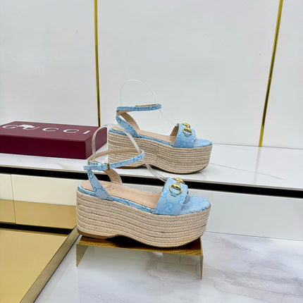 GG HIGH WEDGE SANDALS IN BLUE FABRIC AND RAFFIA WITH GOLD HARDWARE
